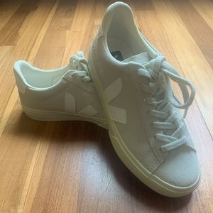 VEJA Campo Suede Size 8